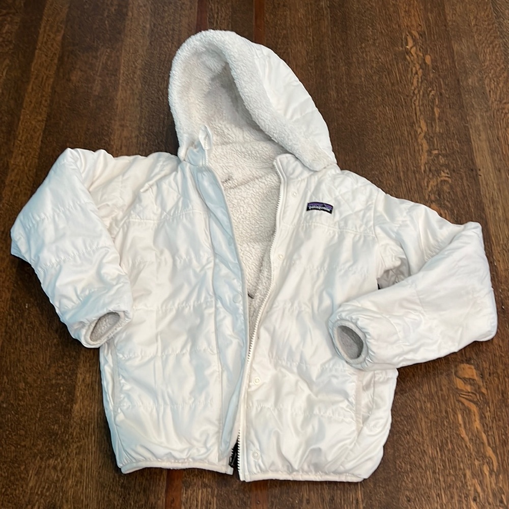 Reversible Girls Patagonia Jacket Size M(10) off white / cream color